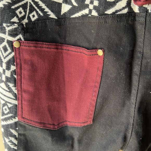 NWT/ CHASER COLOR BLOCK AZTEC PATTERN SKINNY / Black, White, Maroon Size 28 - Picture 3 of 8